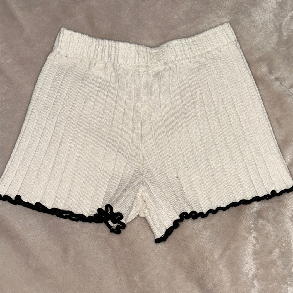 H&M High Waist White Shorts with Black Trim